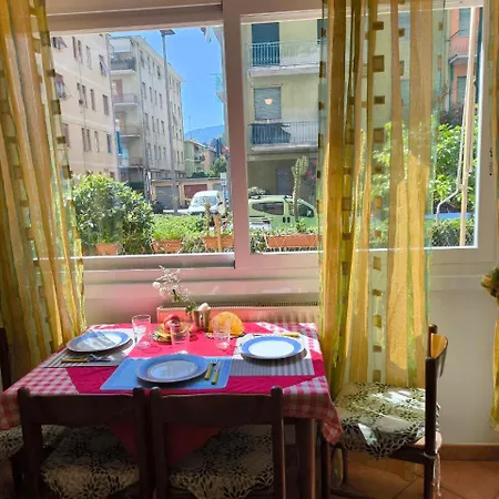 Casa Marechiaro Con Parcheggio Incluso E Giardino דירה